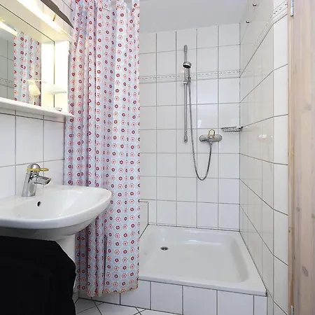 Semi-detached Houses, Auf Foehr בית נופש *